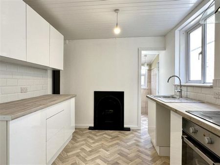 3 bedroom terraced house to rent - Photo 3