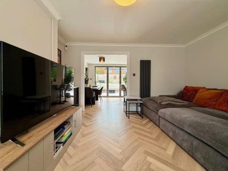 3 bedroom detached house to rent - Photo 2