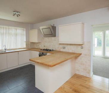 3 bedroom semi-detached bungalow to rent - Photo 6