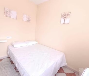 Calle Chaves Rey, Sevilla, Andalusia 41012 - Photo 5