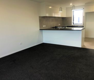 Exquisite, near new, three-bedroom residence your new home. - Photo 6