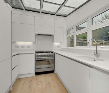 A charming cottage in the heart of Farnham town centre with a priva... - Photo 6