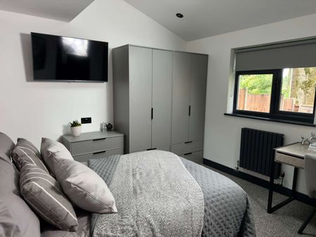Brand-New All-Ensuite Urban Luxury House-Share - Photo 3