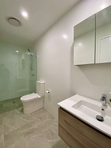 Modern One-Bedroom Apartment in a Convenient Location - Photo 4