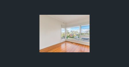 Stylish Family Living in a Premium Doncaster Location - Photo 4