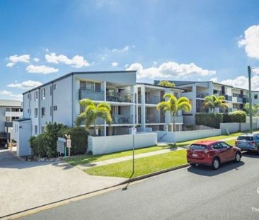 Spacious Two Bedroom Two Bathroom Apartment Living in Garden City - Photo 1
