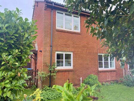 1 bedroom semi-detached house to rent - Photo 2