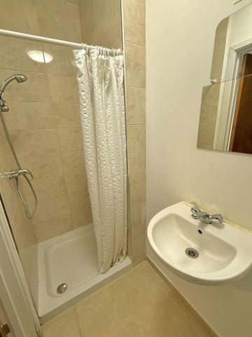1 bedroom property to rent - Photo 4