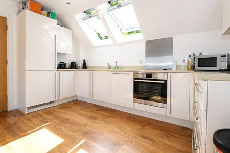 Acer Close, Epsom, Surrey, KT19 8GN - Photo 2