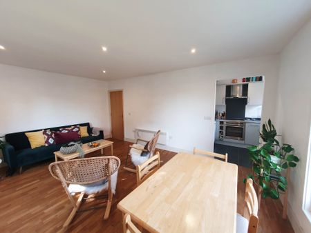 The Pines, Canterbury - Photo 3