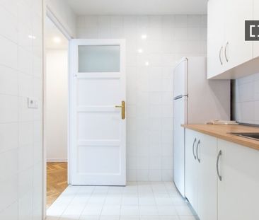 madrid, Community of Madrid 28012 - Photo 2