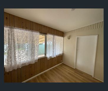 4 Bedroom + 1 Study and 2 Bathroom House in Glenfield for lease now - Photo 1