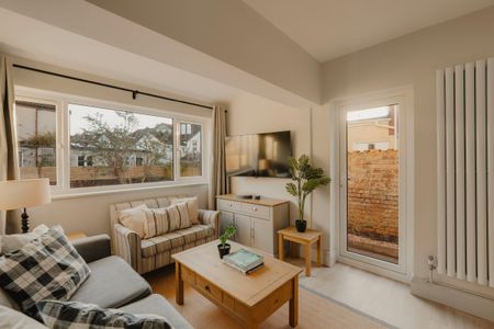 5 Bedroom Home – Medium Let - Photo 4