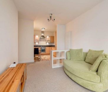 2 bedroom flat to rent - Photo 2