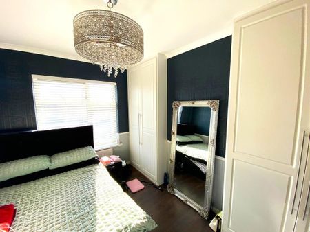 4 bedroom semi-detached house to rent - Photo 4