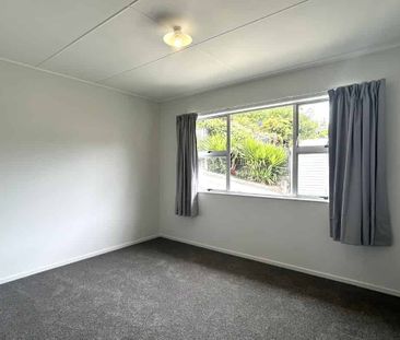 Tidy and Warm 2 Bedroom Home Close to Schools and City - Photo 2