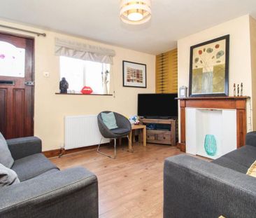 2 bedroom end of terrace house to rent - Photo 1