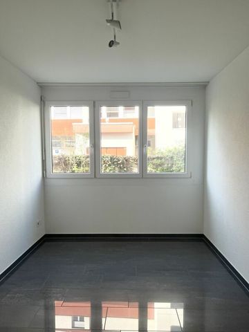 3.5-room ground floor apartment with conservatory! - Photo 2