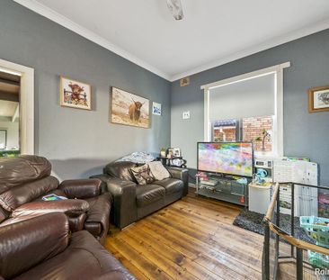 Charming brick home close to Town - Photo 3