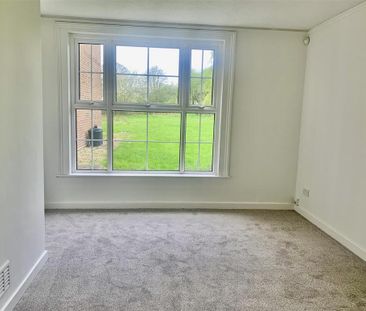 4 bedroom detached house to rent - Photo 5