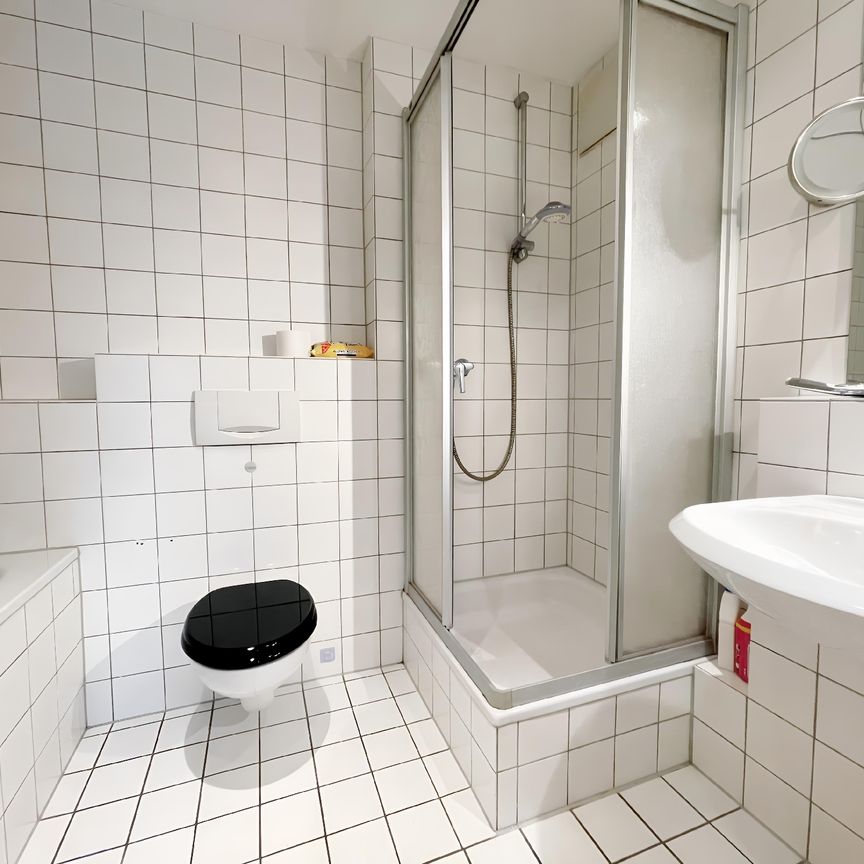 HELLE 2-ZIMMERWOHNUNG MIT GROßEM BALKON ZU MIETEN! - Photo 1