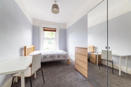 6 bed terraced house to rent in Holly Avenue, Jesmond, NE2 - Photo 2