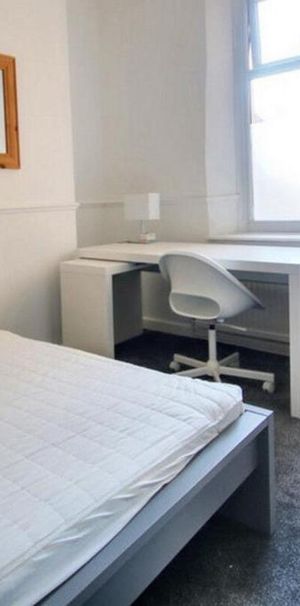 1 bedroom in a house share to rent - Photo 1