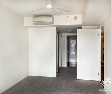 Spacious 3-Bedroom Apartment in Prime South Brisbane Location - Photo 4