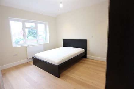 3 Bed Flat, Eastbourne Avenue, W3 - Photo 4