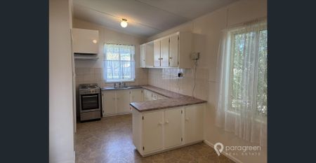 4 BED HOME WITH LARGE BACKYARD - Photo 4