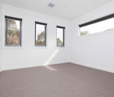 Spacious 4 bedroom family home - Photo 2