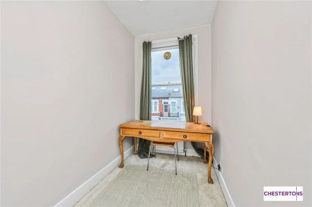 3 bedroom maisonette in London - Photo 5