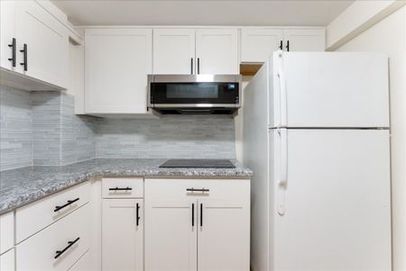 For Lease - 121 Ribblesdale Avenue, Whitby, Ontario - Photo 3