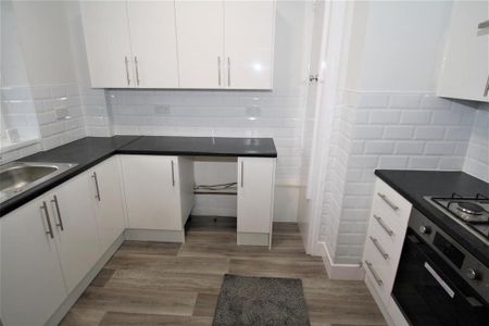 2 bedroom maisonette to rent - Photo 5