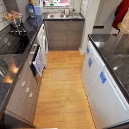 3 bedroom House in Harold Grove, Leeds - Photo 2