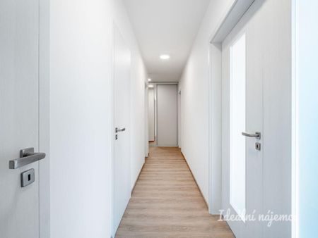 Pronájem bytu 3+kk 77 m2 - Fotografie 2