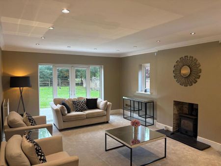 5 bedroom detached house to rent - Photo 2