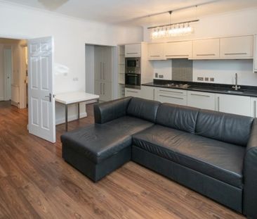 2 Bed Flat, St John's Hill, SW11 - Photo 6