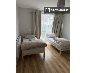 Bed in shared twin room in a 7-bedroom apartment for rent - Photo 5