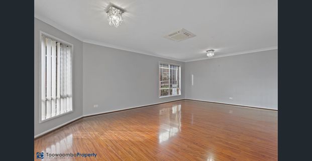 MASSIVE 4 BEDROOM FAMILY HOME- INCLUDES ELECTRICITY! - Photo 1