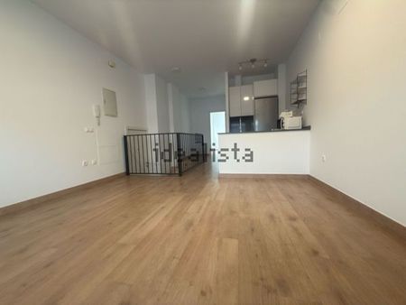 Alquiler de piso en Calle Martínez de la Rosa - Photo 2