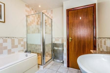 4 bedroom detached house to rent - Photo 3