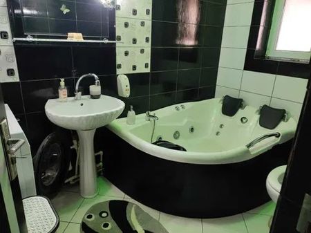 Apartament cu 3 camere, LOC PARCARE INCLUS, zona Tatarasi - Spital Neurochirurgie - Fotografie 4