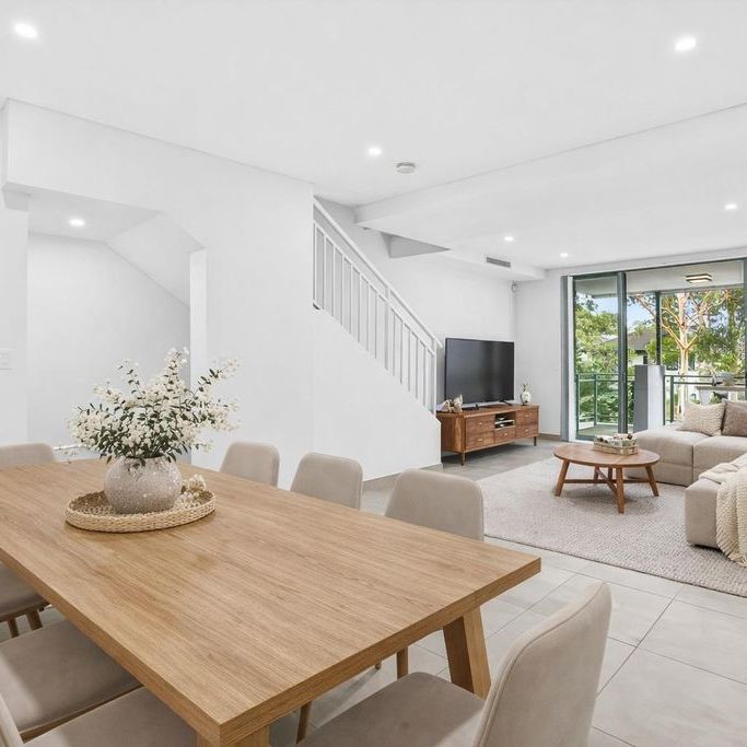 Near New, Sun-Kissed, Private and Stylish Four-Five Bedroom Tri Level Designer Duplex In A Tranquil Setting, Close To All Amenities - Photo 1