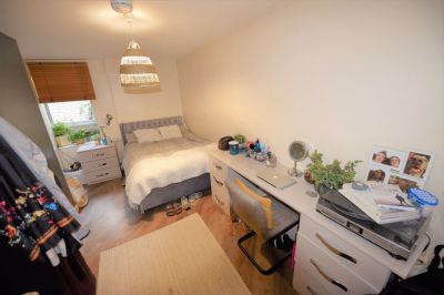 3 bedroom Flat in Flat 6, Leeds - Photo 4