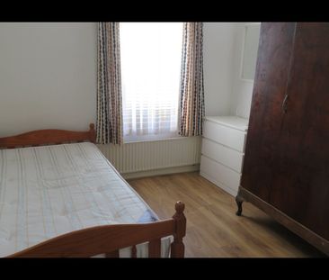 Room in a Shared House, Castle Villas, NW2 - Photo 1