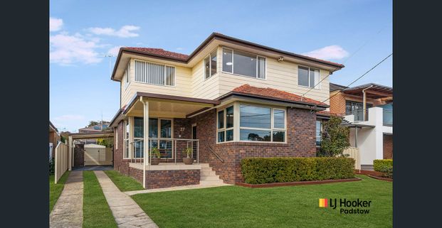 Move-In Ready Family Home! - Photo 1