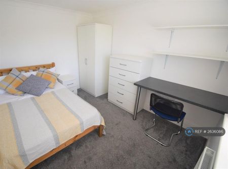 6 bedroom terraced house to rent - Photo 4