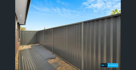 NEAR NEW 1 BEDROOM GRANNY FLAT, GREAT LOCATION - Photo 2