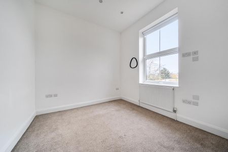 5 bedroom semi-detached house to rent - Photo 3